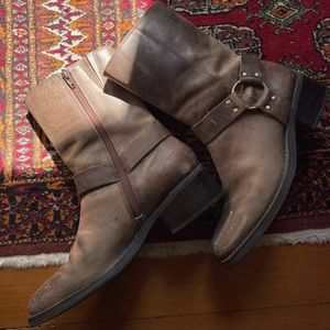 Leather women’s motorcycle boots